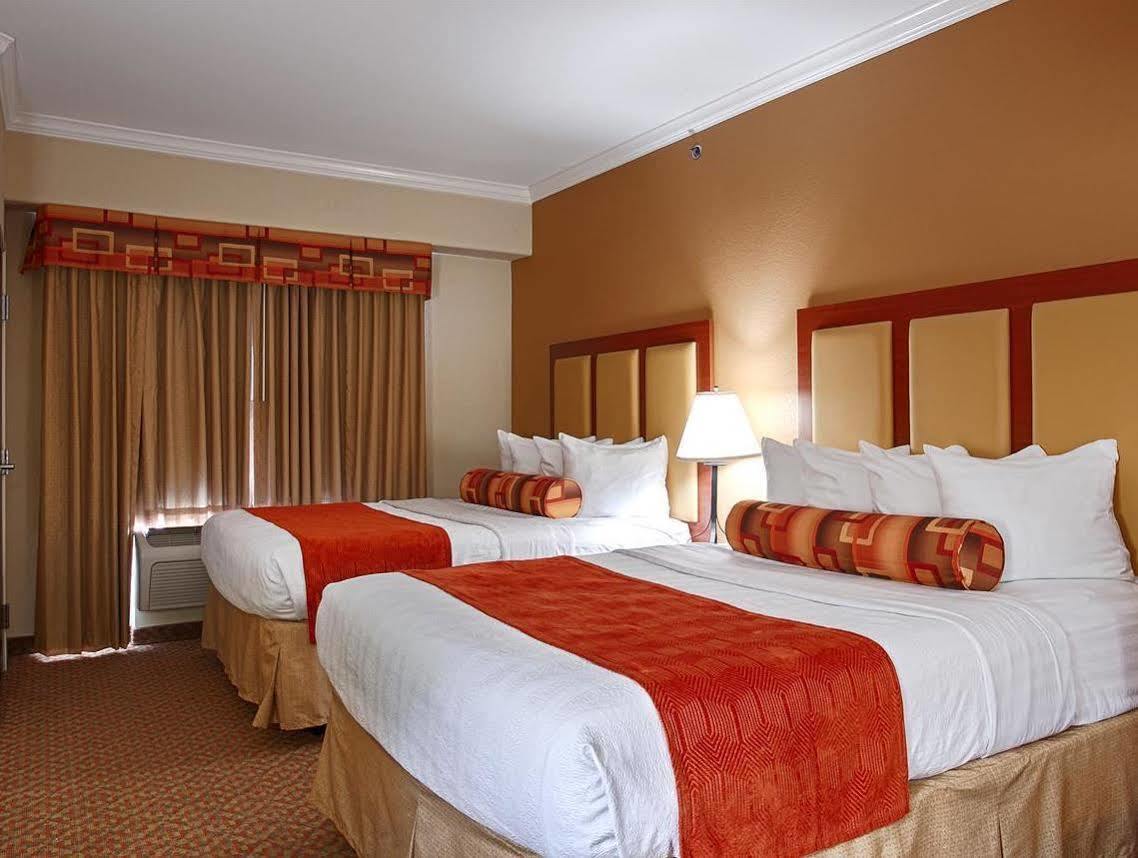 Best Western Plus Waxahachie Inn & Suites Exterior foto