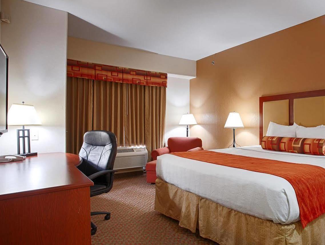 Best Western Plus Waxahachie Inn & Suites Exterior foto